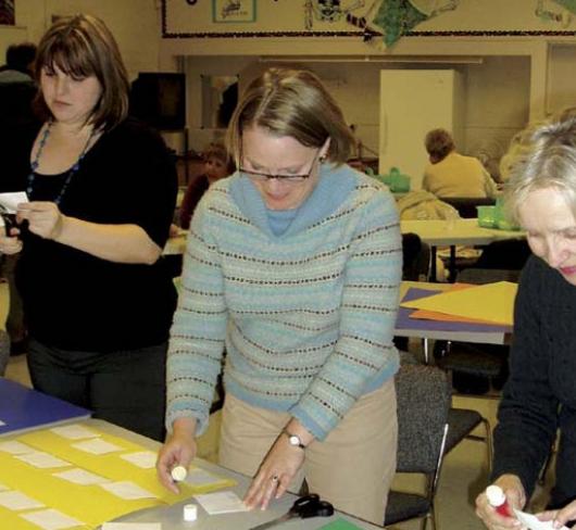 ETFO members creating name tags